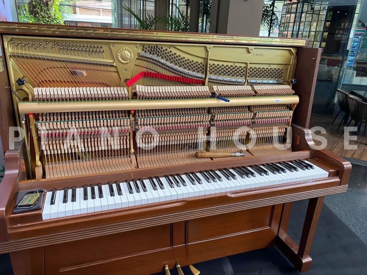 Chi tiết đàn YAMAHA U300 Wn - Hình 4